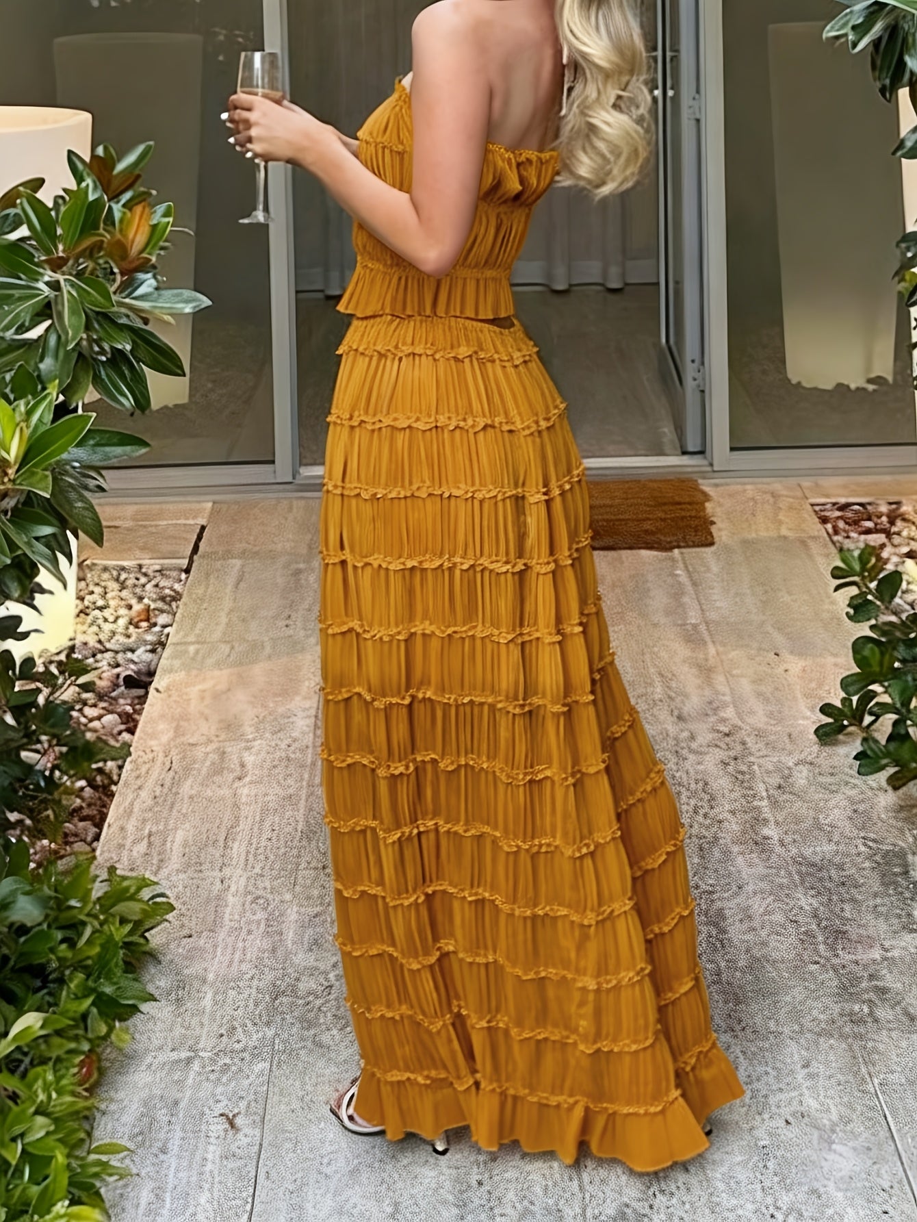 Directional Beach Resort Women'S Clothing Pleated Lace Fabric Halter Top Plus Skirt Set